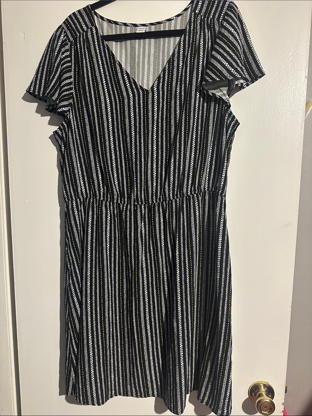 Old Navy Black and White Striped V-Neck Everyday Dress